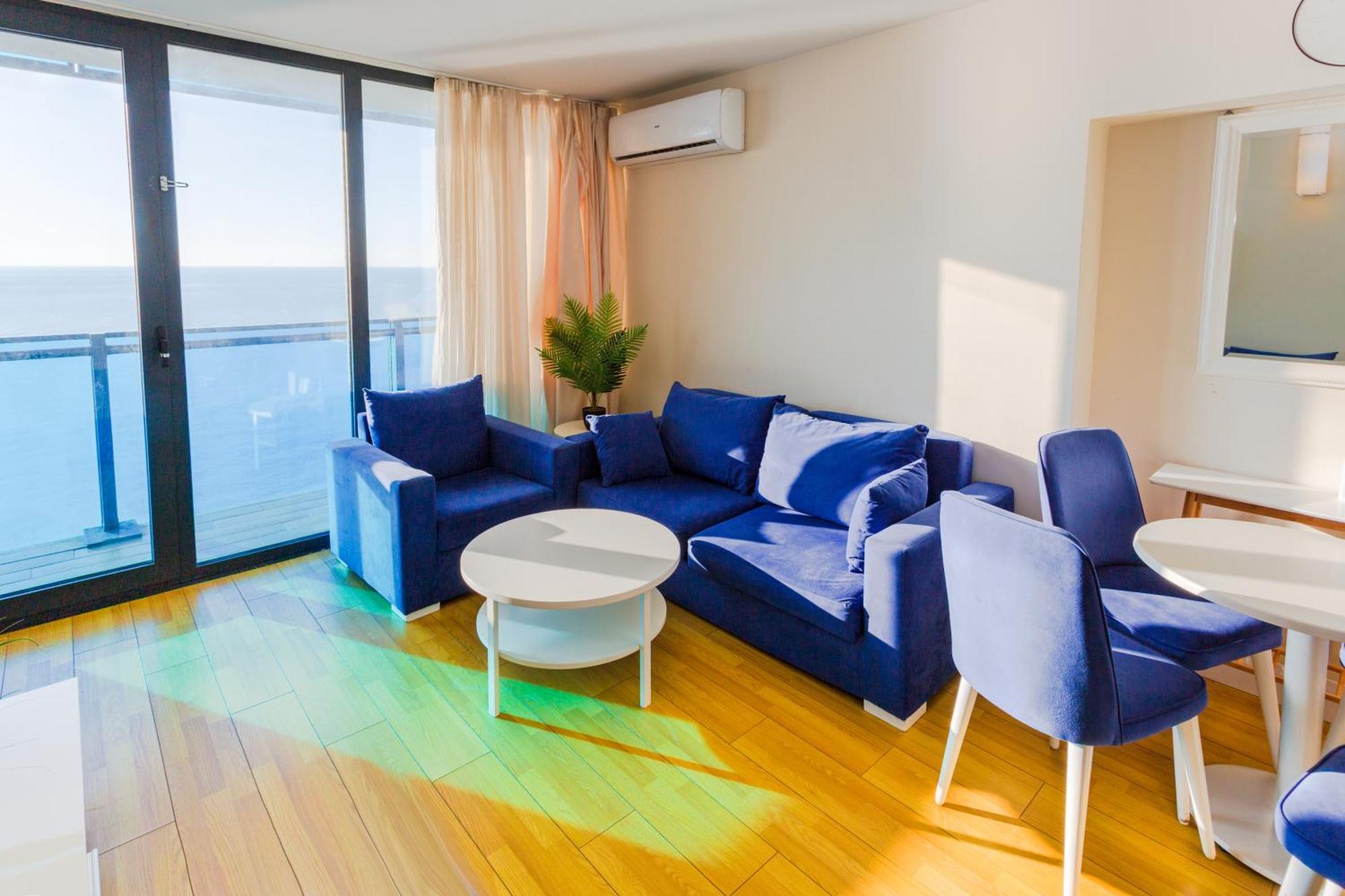 Апартаменти Sea View In *